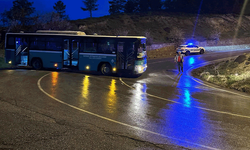 Kayseri’de alkollü bir şahıs çaldığı özel halk otobüsüyle kaza yaptı