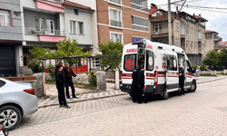 Kütahya'da kediden kaçarken park halindeki otomobile çarptılar