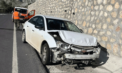 Malatya’da otomobil istinat duvarına çarptı: 1 yaralı