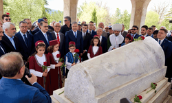 Milletvekili Dönmez: “Yunus’un birleştirici dili, tüm insanlık için bir çıkış yoludur”