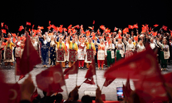 Tepebaşı Halk Dansları Topluluğu’ndan muhteşem gösteri