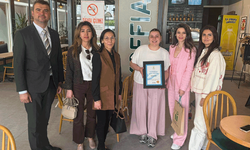 Tepebaşı’nda 7 işletmeye mavi bayrakları takdim edildi