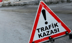 Afyon'da bariyerlere çarpan otomobilde 4 kişi yaralandı