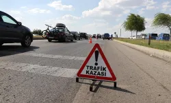 Afyonkarahisar'da otomobil refüje girdi: 2 yaralı