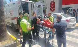 Antalya'da yaya geçidinde motosikletin çarptığı Alman kadın turist yaralandı