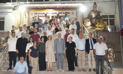 Başkan Ünlüce, Muharrem iftarında vatandaşlarla aynı sofrayı paylaştı