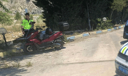 Bilecik'te yakıt alan motosiklet sürücüsü saniyeler içinde kaza yaptı