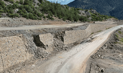 Eskişehir-Sarıcakaya yolunda istinat duvarı çöktü