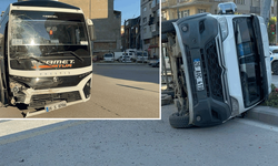 Eskişehir’de işçi servisleri çarpıştı: Yan yatan araçtaki yolcular ölümden döndü