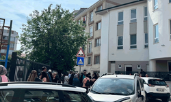 Eskişehir’de LGS heyecanı başladı, aileler okul önlerinde bekliyor