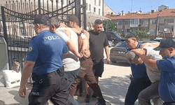 Eskişehir’de okul girişinde bekçiye darp: 2 şahıs tutuklandı