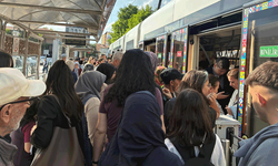 Eskişehir’de tramvay durağı doldu taştı