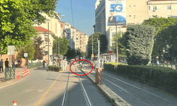 Eskişehir’de tramvay yolundan bisikletle geçti, faciaya davetiye çıkardı