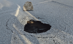 Eskişehir’de yol çöktü, sürücüler zor anlar yaşadı
