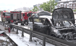 İstanbul'da alev alev yanan SUV kullanılamaz hale geldi