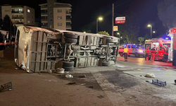 İzmir'de servis otobüsü ile otomobil çarpıştı: 4 yaralı