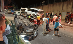 Samsun'da kontrolden çıkan otomobil park halindeki araçlara çarpıp takla attı: 2 yaralı