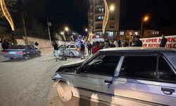 Sivas'ta otomobil park halindeki araca çarptı: 5 yaralı