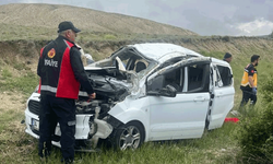 Sivas’ta takla atan otomobilde 5 kişi yaralandı