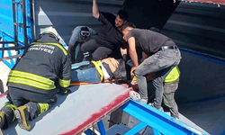 Sivrihisar'da taş kırma kuyusuna düşen 2 işçiyi itfaiyeciler kurtardı
