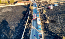 Afyon'da 5 bin dekarlık yangında faciadan dönüldü: Araç son anda kurtarıldı