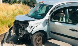 Afyon'da iki otomobilin çarpıştığı kazada 4 kişi yaralandı
