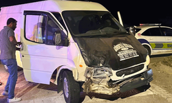 Afyon'da otomobil ile kamyonet çarpıştı: 4 yaralı