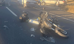 Ankara-Eskişehir yolunda iki motosiklet aynı istikametteki otomobile çarptı: 2 yaralı