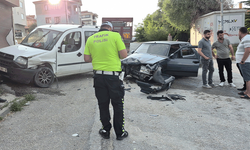 Eskişehir'de 2 araç kafa kafaya çarpıştı
