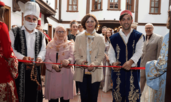 Eskişehir'de “Geçmişin zarafeti” sergisi sanatseverlerle buluştu