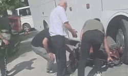 Eskişehir'de işçi servisi ile çarpışan motosikletli yaralandı