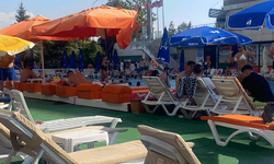 Eskişehir’de sıcaktan bunalan vatandaşlar havuzlara akın etti