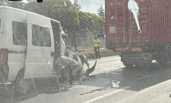 Eskişehir'de tıra arkadan çarpan minibüsün sürücüsü araçta sıkıştı