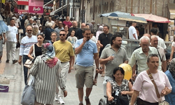 Eskişehir’in işlek caddesinde kalabalık var, alışveriş yok!