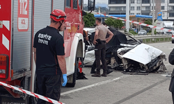 Giresun'da otomobil park halindeki çekiciye çarptı