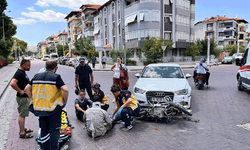 Manisa'da otomobil ile motosiklet çarpıştı: 2 yaralı