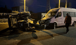 Afyon'da minibüsle traktör çarpıştı: 6 kişi yaralandı
