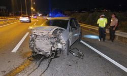 Bursa'da bariyere çarpan otomobilin sürücüsü yaralandı