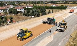 Büyükşehir 100. Yıl Bulvarı’nda asfalt çalışmasını sürdürüyor