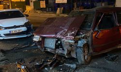 Eskişehir'de 2 otomobil kafa kafaya çarpıştı