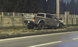 Eskişehir’de kontrolden çıkan otomobil direğe daldı: 1 yaralı
