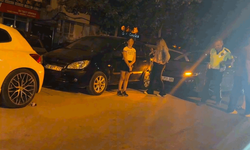 Eskişehir’de kontrolden çıkan otomobil park halindeki araçlara daldı