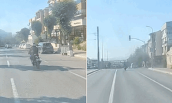 Eskişehir’de motosiklet sürücüsünün tehlikeli şovu kask kamerasına yansıdı