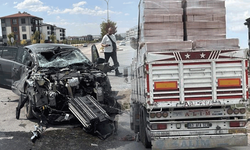 Eskişehir’de otomobil tuğla yüklü tırla çarpıştı: 1 yaralı