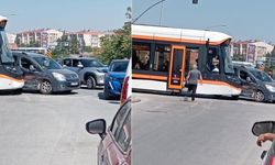 Eskişehir’de otomobille tramvay çarpıştı
