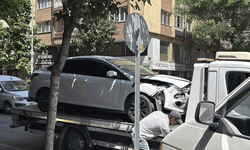 Eskişehir’de U dönüşü yapan otomobile başka bir otomobile çarptı