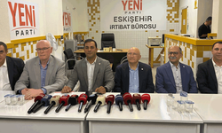 Eskişehir’de YENİ Parti'den gövde gösterisi: 3 başkan rozet taktı!