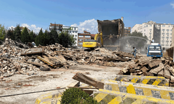 Eskişehir’in bir tarihine daha kepçe vuruldu: Tozman Çarşısı yıkıldı!