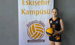 Eskişehir'in 11 yaşındaki yeteneği voleybol devi Eczacıbaşı'na transfer oldu