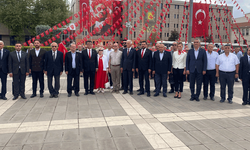 İYİ Parti’den Atatürk Anıtı’na 30 Ağustos çelengi